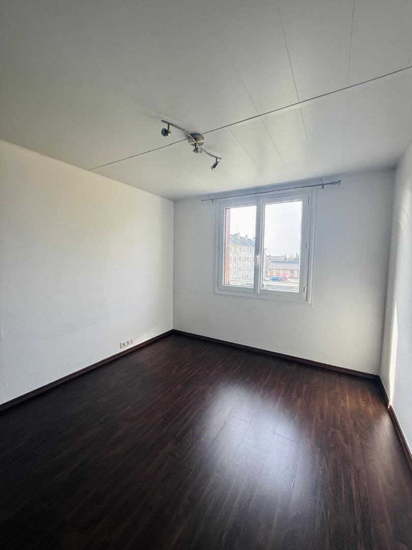 FOUGERES - A VENDRE - APPARTEMENT — Photo 6
