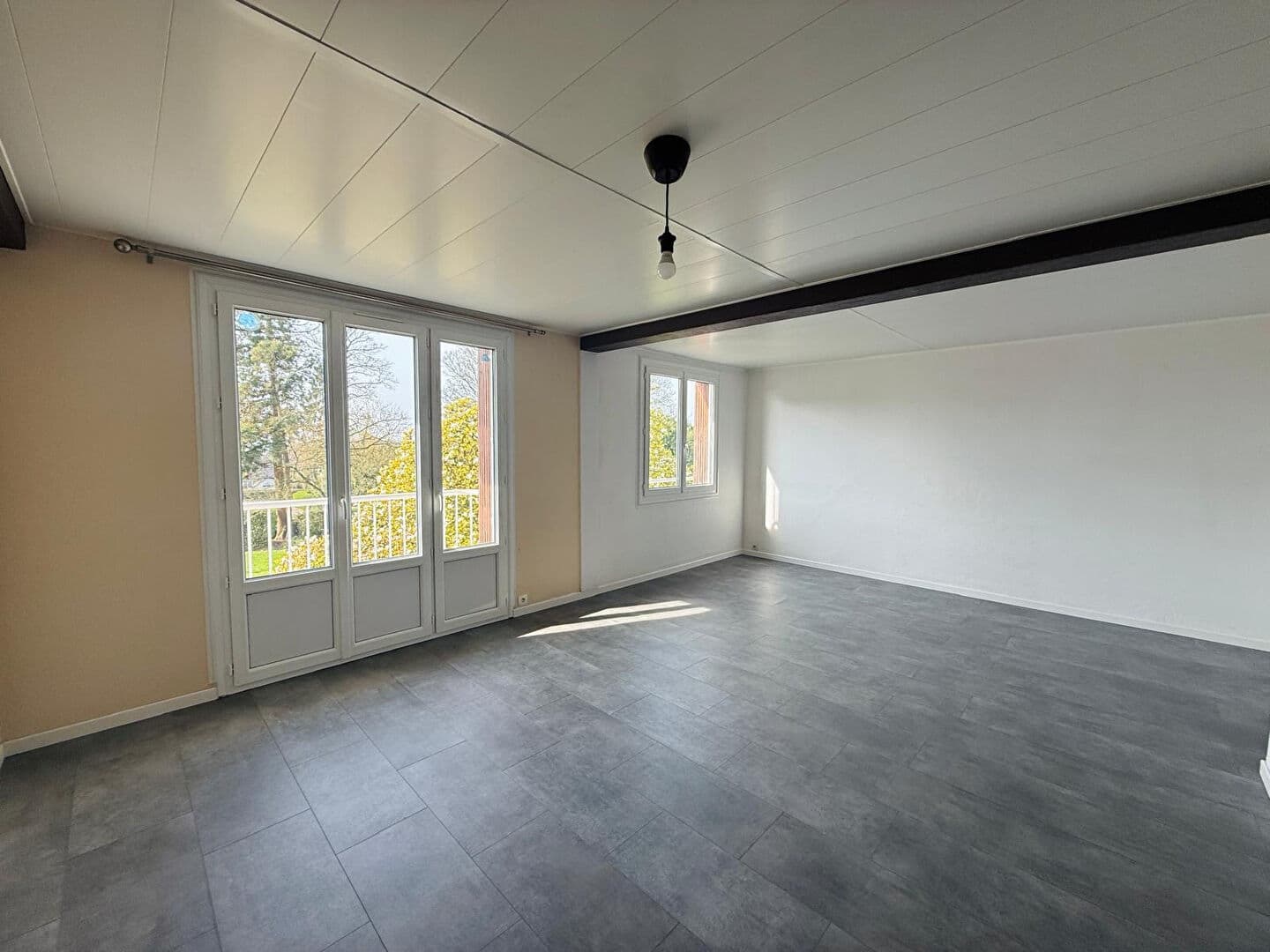 FOUGERES - A VENDRE - APPARTEMENT — Photo 4
