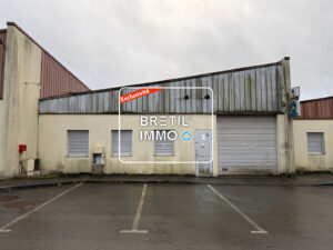 VITRE  – LOCAL INDUSTRIEL – A VENDRE
