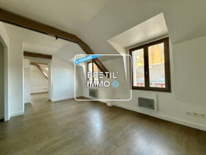 A VENDRE – VITRE –