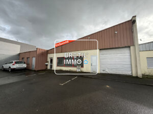VITRE  – LOCAL INDUSTRIEL – A VENDRE